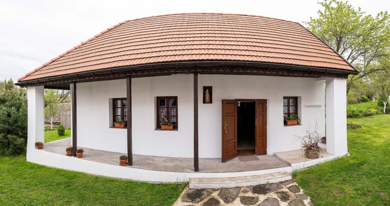 Ubytovanie Na Vcelej Farme Polichno Bagian luar foto